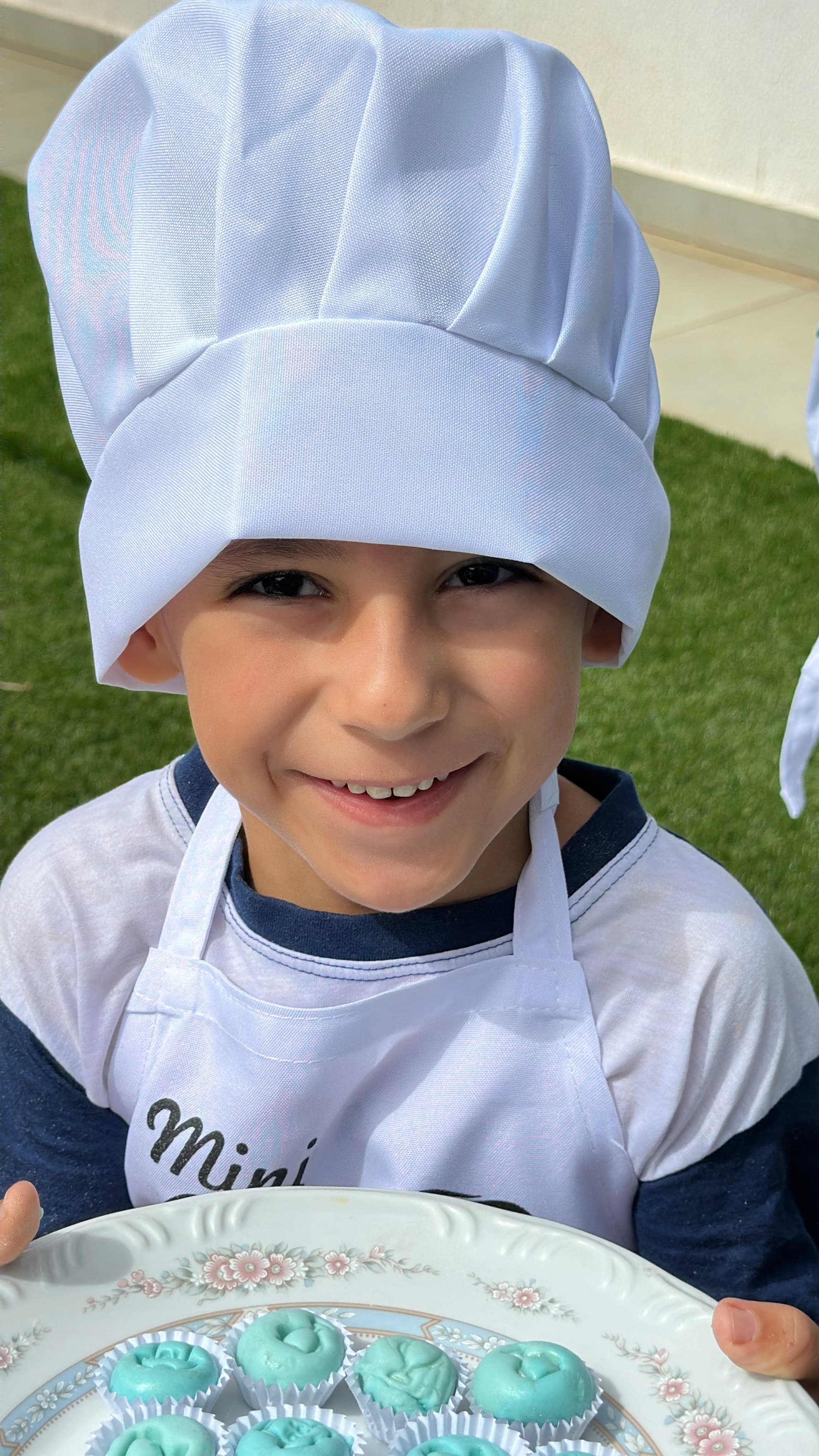 Alunos aprendendo a fazer culinária