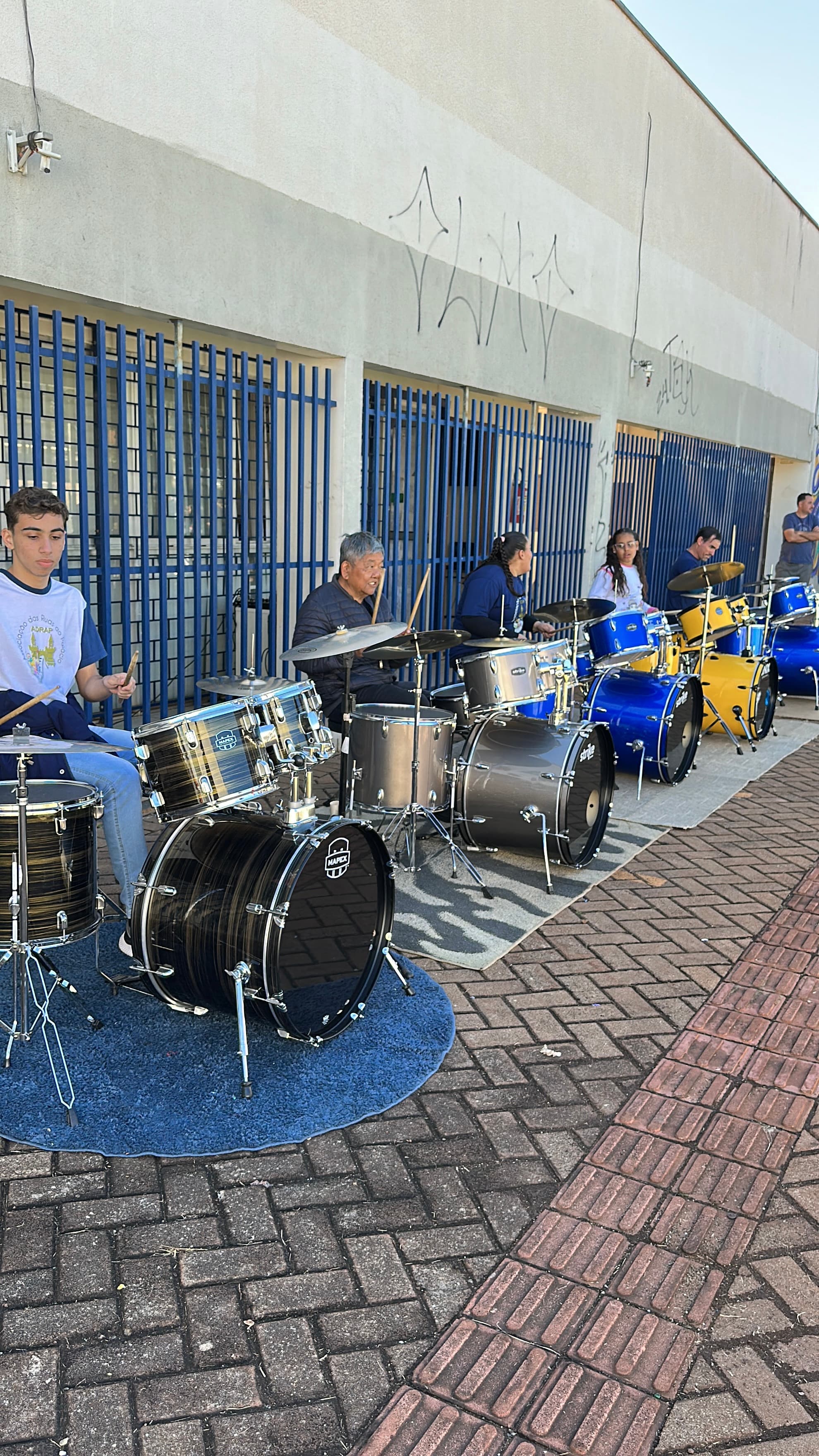 Bateristas reunidos durante o Make Music Brasil 2026