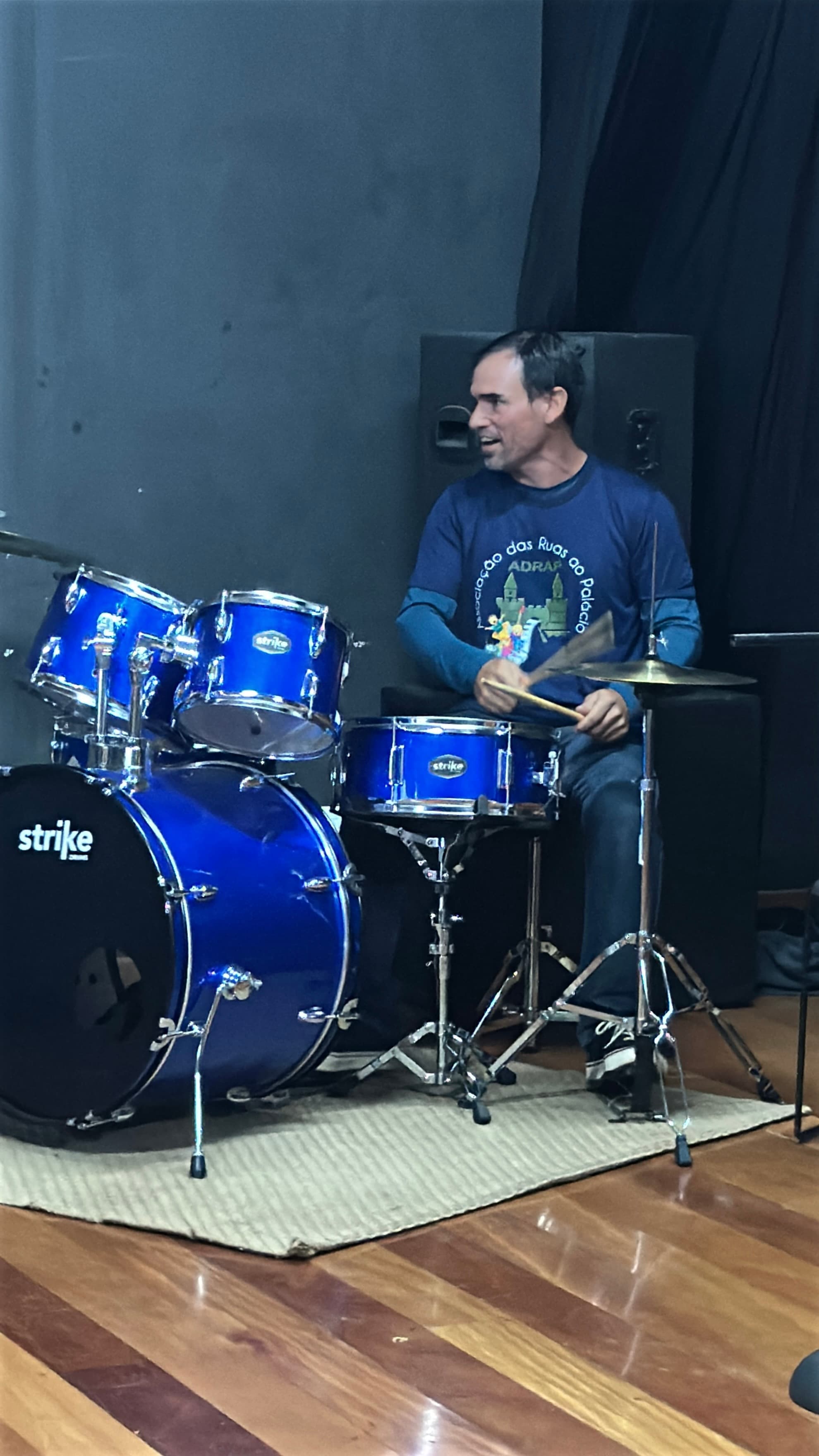 Baterista representando a ADRAP no Make Music Brasil