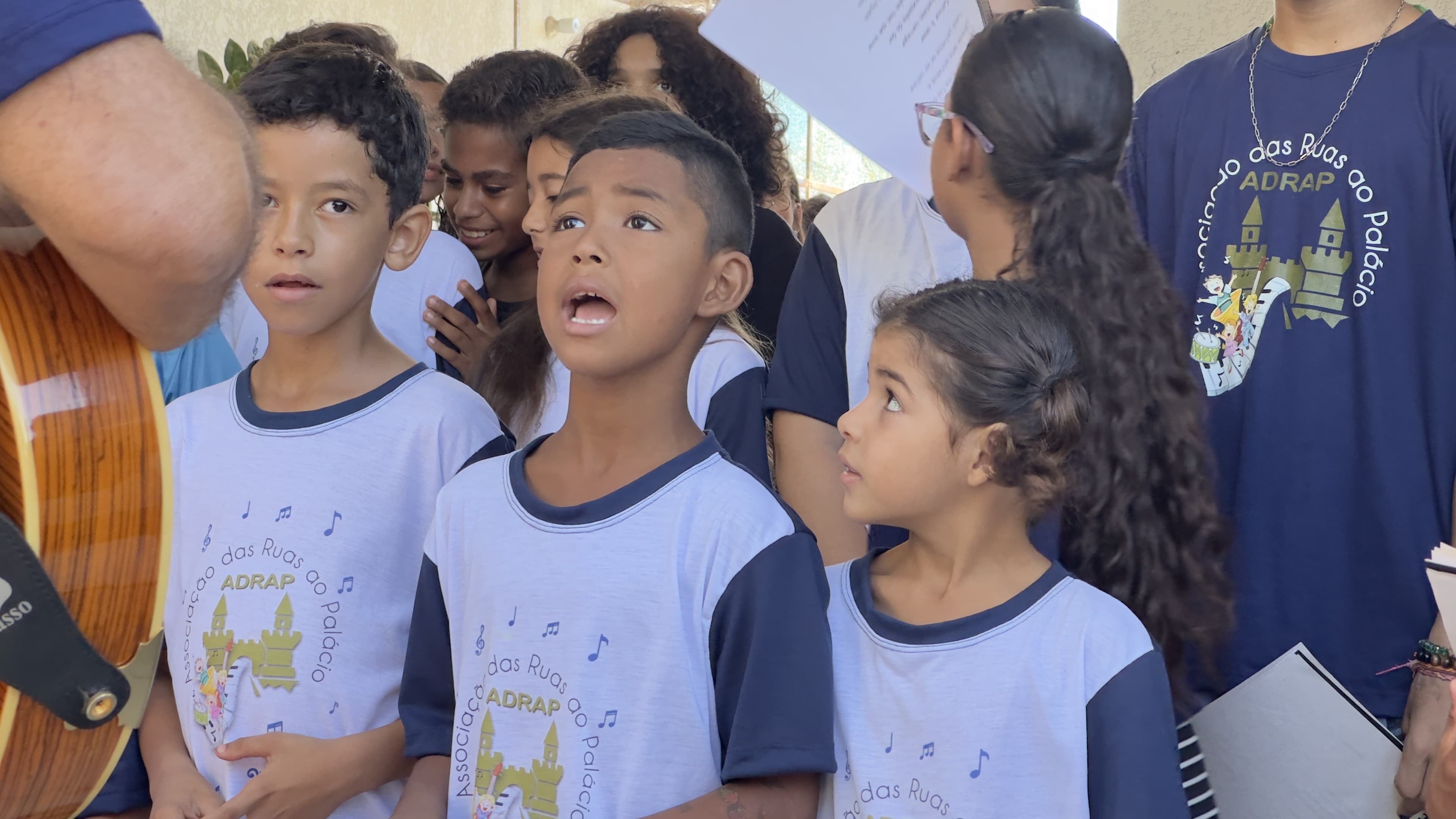 Alunos paticipando da pascoa solidaria