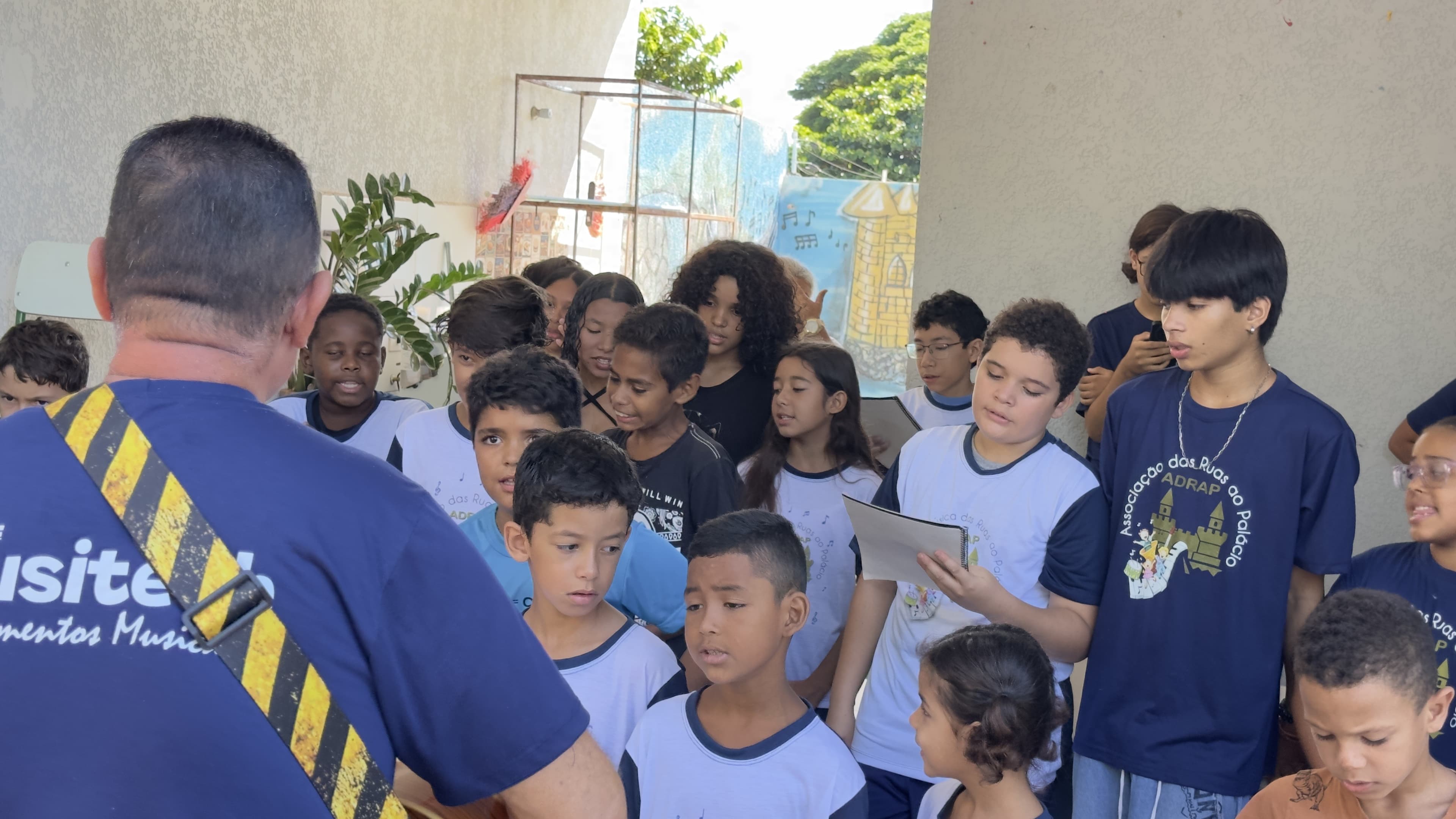 Alunos paticipando da pascoa solidaria